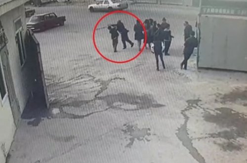 Bakıda müəllim küçənin ortasında şagirdi döydü - ANBAAN VİDEO