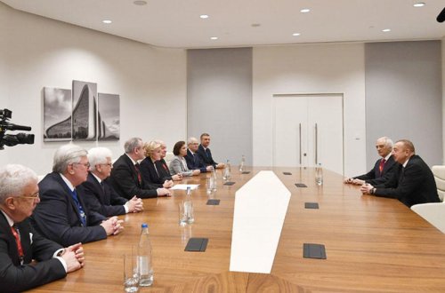 Prezident İlham Əliyev Rusiya Hökuməti sədrinin müavininin başçılıq etdiyi nümayəndə heyəti ilə görüşüb - FOTO