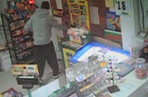 Bu adam bütün ölkə üzrə mağazalardan oğurluq edirmiş