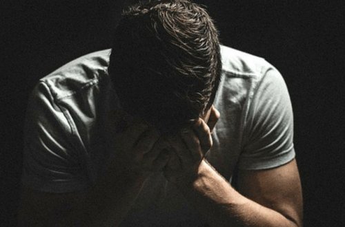 Kişi cinsiyyət orqanını kəsib atdı - 