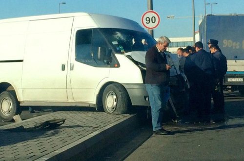 Dərnəgüldə maşın vuran piyada can verir: təcili yardım gecikir, vətəndaşlar deyib-gülür - YENİLƏNİB - VİDEO - FOTO