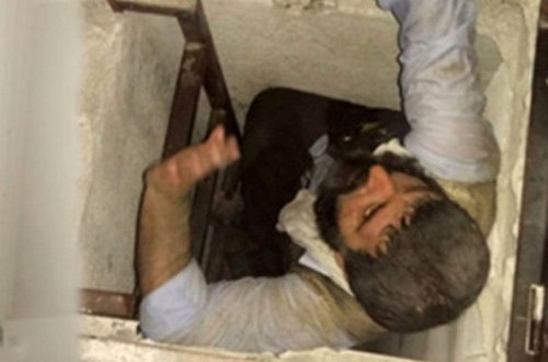 21 yaşlı qız atasından şikayət etdi - Kişini döşəmənin altından tapdılar - FOTO