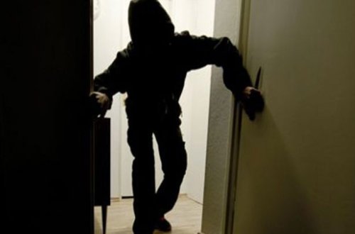 Bakıda evə oğurluğa girənlər ev sahibi və qonşuları yaraladılar