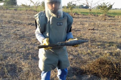 500 ailəlik qəsəbədə 2 partlamamış raket tapıldı - FOTO