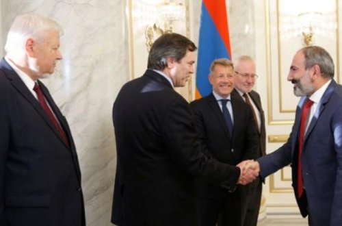 Paşinyan həmsədrlərlə görüşdü