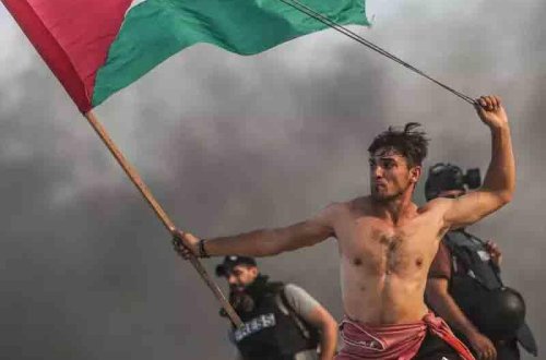 Fələstinli daş atdı, dünyaca məşhurlaşdı - FOTO