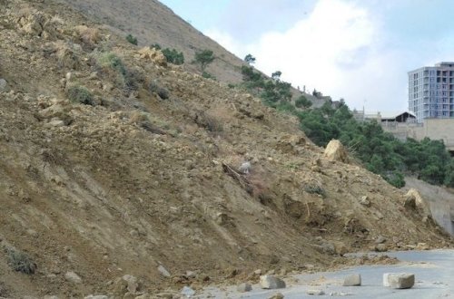 Badamdar sürüşmə sahəsində çatların ölçüsündə nisbi artım var