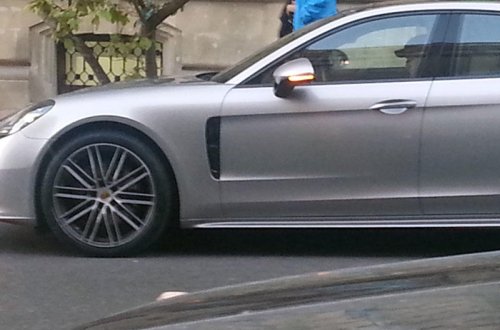 Bu da azərbaycanlı məşhurun lüks avtomobili - Qiyməti dodaq uçuqladacaq - FOTO