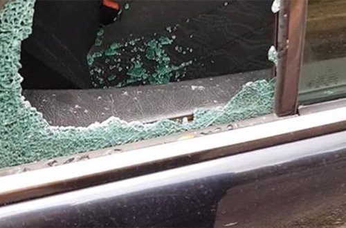 Bakıda vəkilin maşınına oğru girdi - Fotolar