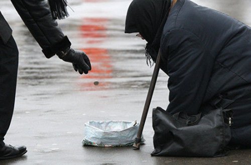 Vağzalda dilənçilik edən qadın iş adamının anası çıxdı