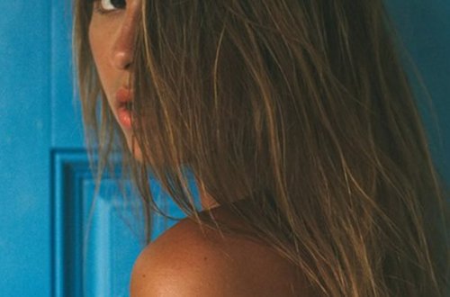 Məsciddə çılpaq şəkil çəkdirdi - Məhkəməyə verildi - FOTOLAR