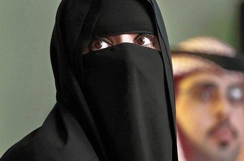 Hicabını açmaq istəyən tələbə qızı maşınla sürüdülər - VİDEO