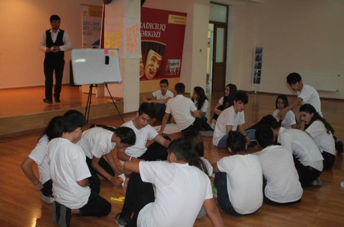 Gənclər “Nifrəti sayğıya çevirək” dedilər