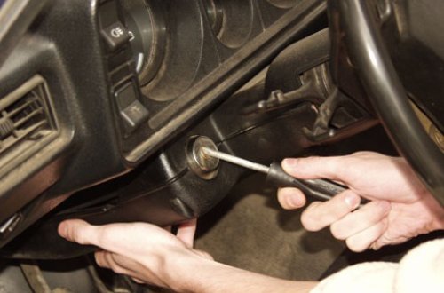 Birindən maşın, digərindən nömrə oğurladılar, amma uzağa gedə bilmədilər