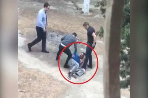 Marketdən yağ oğurlayanı döyən hakim qarşısında – VİDEO