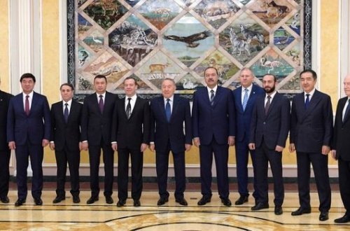 Novruz Məmmədov Qazaxıstan prezidenti ilə görüşdü