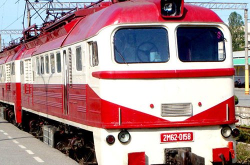 Sərnişin qatarı yük maşını ilə toqquşdu: 18 yaralı