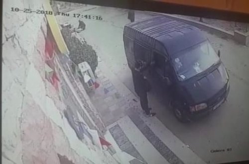 Bakıda avtomobildən oğurluq kameraya düşdü - VİDEO