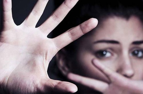 ŞOK! Qızını kişilərlə cinsi əlaqədə olmağa məcbur edən ana və xala... - FOTO