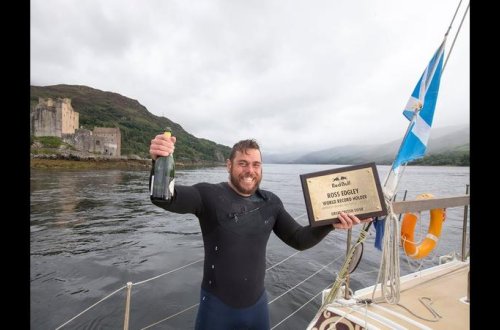 Britaniyalı “Ginnesin Rekordlar Kitabı”na düşdü: 500 bananla… - VİDEO