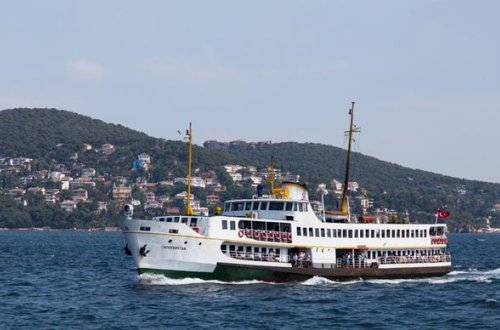 Gəmini sahilə kəndirlə çəkib çıxardılar - VİDEO