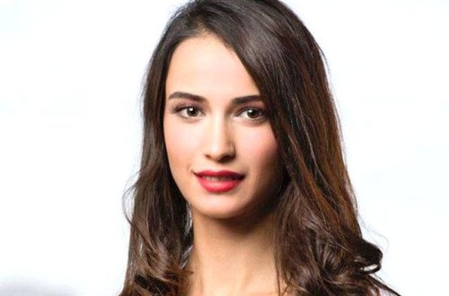 İş adamını çılpaq şəkilləri ilə şantaj edən Türkiyə gözəli həbs olundu - FOTO