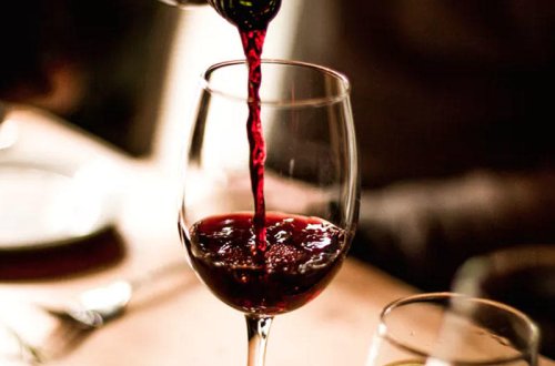 Ana azyaşlı övladına çaxır içirtdi, ölüm təhdidləri aldı - FOTO