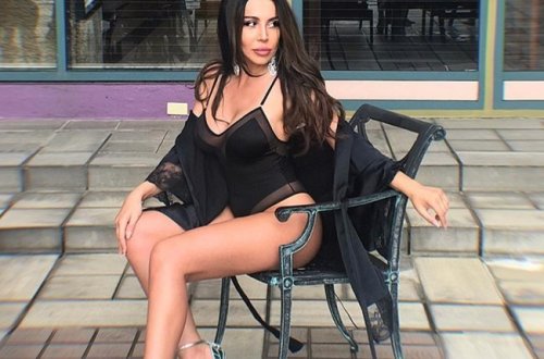 Azərbaycanlı model Instagram-da lüt şəkillərini paylaşdı