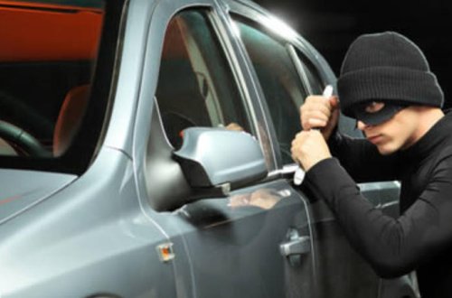 Bakıda avtomobilin şüşəsini sındrıb külli miqdarda pul apardılar