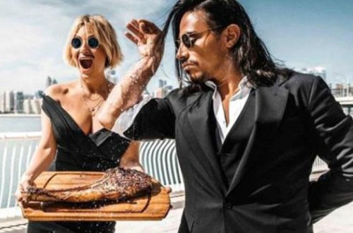 Nüsrət məşhur DJ-i qızıl tozlu ətə qonaq etdi - FOTO