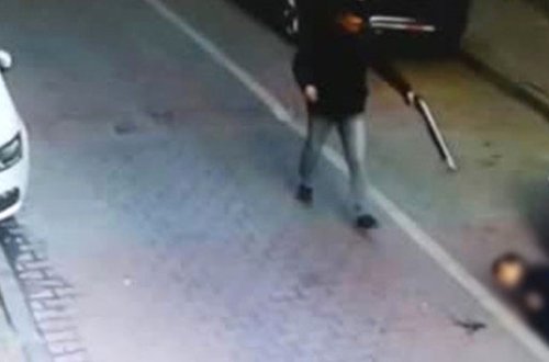 15 yaşlı yeniyetməni vəhşicəsinə öldürdü- Küçənin ortasında baş verən qətlin ANBAAN VİDEOSU