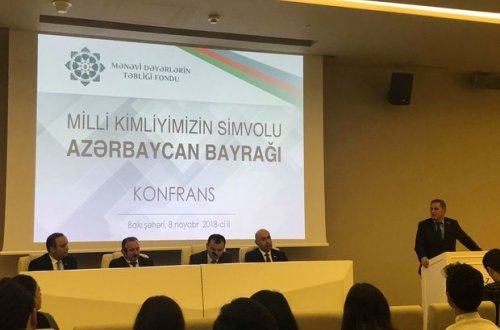 Bayraq günü ilə bağlı konfrans keçirildi
