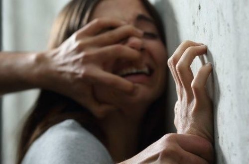 Azərbaycanlı Rusiyada 18 yaşlı qızı zorladı