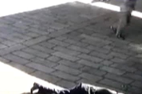 Cənazə namazı qılmağa hazırlaşan kişini məscidin həyətində güllələdilər - VİDEO - FOTO