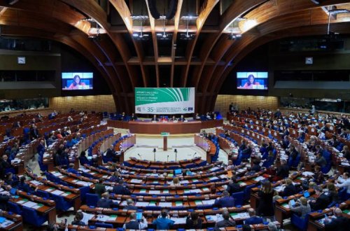 Avropa Şurasında yerli idarəetmələr müzakirə olundu