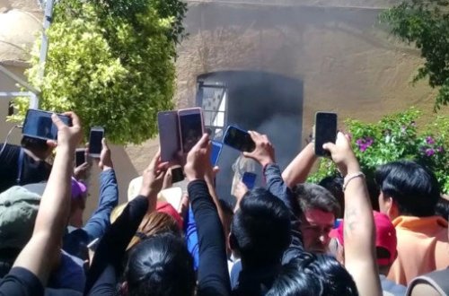 Ana tələbə oğlunun öldürülməsini canlı yayımda izlədi, şoka düşdü - FOTO