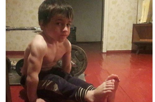 Bütün dünya bu uşaqdan danışır — 5 yaşlı çeçen dayanmadan 4105 dəfə jim vurdu (VIDEO)