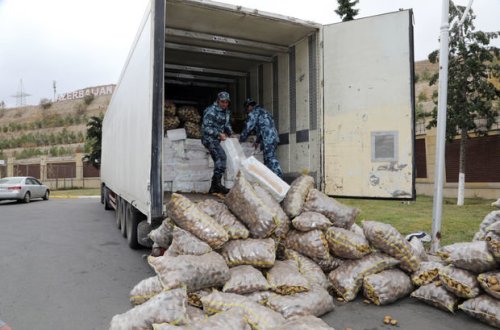 Azərbaycanda kartof yükünün içindən fişəng çıxdı – VİDEO