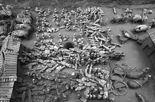 Yerin altından ordu çıxdı - Unikal tapıntı - FOTO