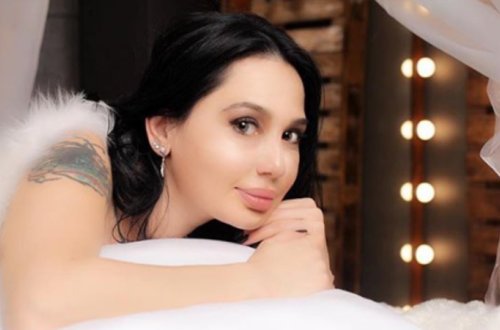 Azərbaycanlı dizayner qadınları QORXUNC YENİ İL YOLKASINA çevirən dəb xətalarından danışdı - MÜSAHİBƏ