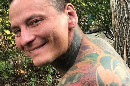 Ölmüş ərinin dərisini kəsib əsər edəcək - FOTO