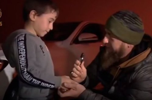 Kadırov beş yaşlı uşağa “Mercedes” bağışladı - FOTO/VİDEO