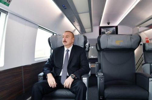 İlham Əliyev qatarla Sumqayıtdan Bakıya gəldi - FOTO