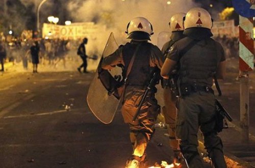 SON DƏQİQƏ: Polislə tələbələr arasında qarşıdurma: 22 nəfər saxlanıldı (VİDEO)