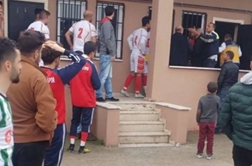 Futbolçu meydanda öldü - Türkiyədə