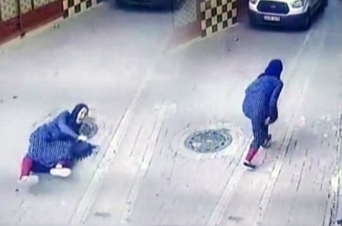 Oğrulardan amansız hərəkət: Qızının gözləri önündə anasını... - FOTO