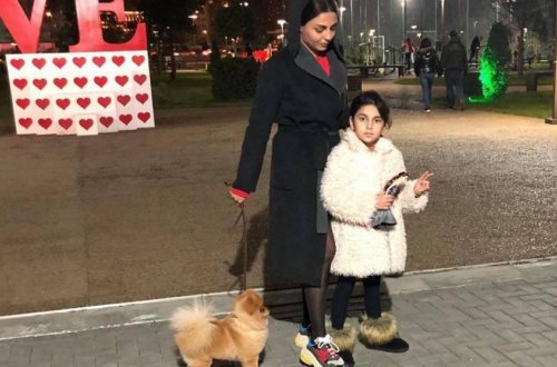 Gülay qızı ilə gecə gəzintisində - Foto