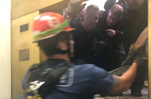 95 mərtəbəli binanın lifti 85-ci mərtəbədə qırıldı: içində olan 6 nəfər... - FOTO