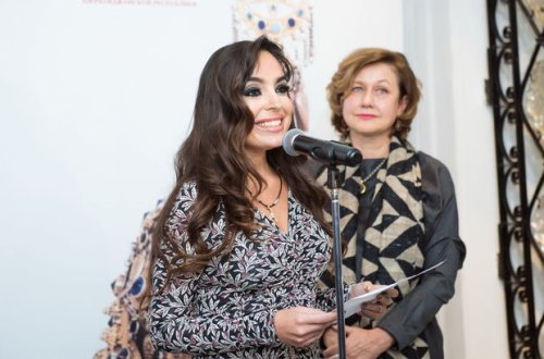 Leyla Əliyeva Moskvada “Yeddi gözəl” sərgisinin açılışında - FOTO