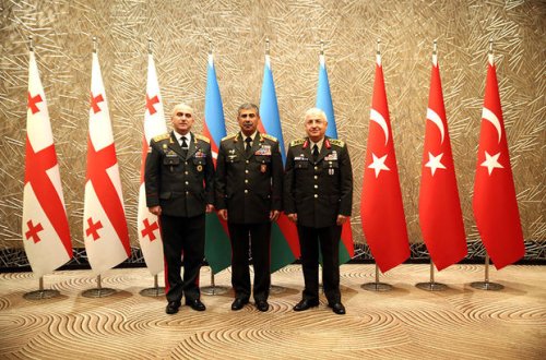 Hərbi rəhbərlərin Bakı görüşünə dair protokol imzalanıb - FOTO